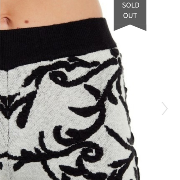 Vertigo Paris Patterned knit flare pant size M - Picture 3 of 7